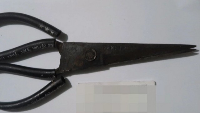 10 năm tù cho người dùng kéo đâm bạn trọ vì mâu thuẫn khóa cổng- Ảnh 1. 10 năm tù cho người dùng kéo đâm bạn trọ vì mâu thuẫn khóa cổng- Ảnh 1.