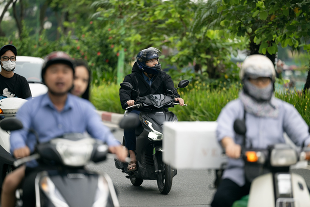 Không khí lạnh "ghé thăm" miền Bắc giữa mùa hè, thời tiết thay đổi bất ngờ- Ảnh 1. Không khí lạnh "ghé thăm" miền Bắc giữa mùa hè, thời tiết thay đổi bất ngờ- Ảnh 1.