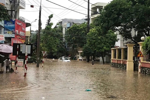 Không để mưa lũ ảnh hưởng đến kỳ thi vào lớp 10 - Ảnh 1. Không để mưa lũ ảnh hưởng đến kỳ thi vào lớp 10 - Ảnh 1.