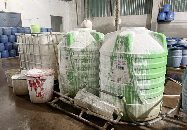 Lào Cai: Phát hiện hàng trăm tấn giá đỗ được ủ bởi hóa chất có hại cho sức khỏe- Ảnh 2. Lào Cai: Phát hiện hàng trăm tấn giá đỗ được ủ bởi hóa chất có hại cho sức khỏe- Ảnh 2.