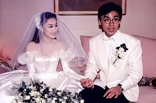 Tài tử "Thần Điêu Đại Hiệp" bế tắc vì phá sản, nhờ vợ ruồng bỏ mà gặp được chân ái- Ảnh 2. Tài tử "Thần Điêu Đại Hiệp" bế tắc vì phá sản, nhờ vợ ruồng bỏ mà gặp được chân ái- Ảnh 2.