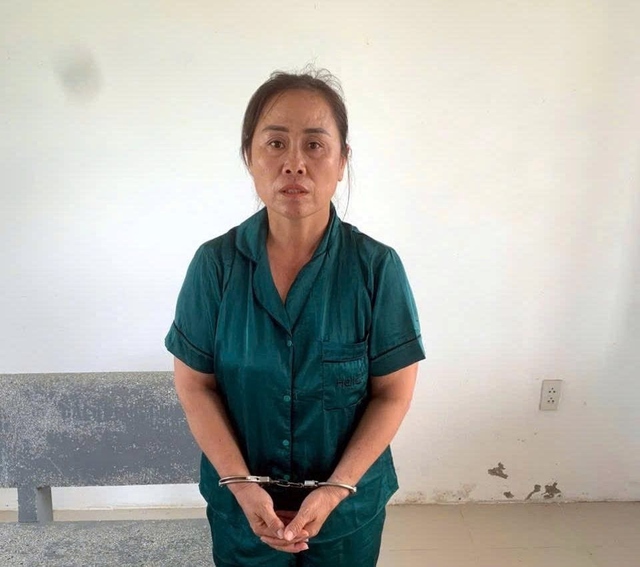 Bắt khẩn cấp người phụ nữ vào trụ sở công an yêu cầu thả người- Ảnh 1. Bắt khẩn cấp người phụ nữ vào trụ sở công an yêu cầu thả người- Ảnh 1.