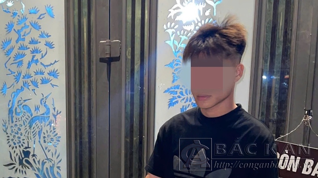 Mâu thuẫn, nam thanh niên cầm dao chém đối thủ ở quán bida- Ảnh 1. Mâu thuẫn, nam thanh niên cầm dao chém đối thủ ở quán bida- Ảnh 1.