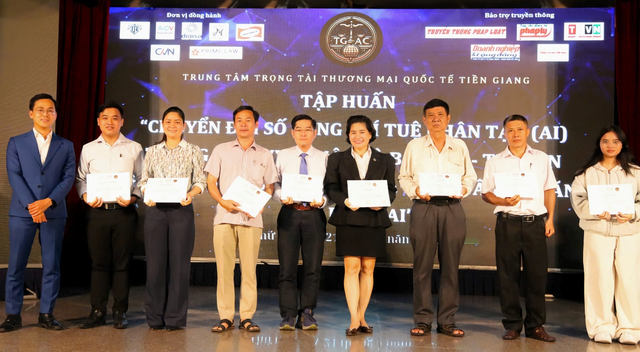 Tập huấn chuyển đổi số ứng dụng AI trong nền tảng Luật và Báo chí- Ảnh 4. Tập huấn chuyển đổi số ứng dụng AI trong nền tảng Luật và Báo chí- Ảnh 4.