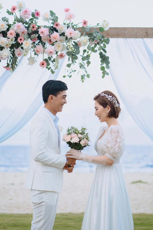Cuộc sống bí ẩn của nam nghệ sĩ là đại gia ngầm: Lần duy nhất công khai vợ là đám cưới, có con gái 4 tuổi- Ảnh 2. Cuộc sống bí ẩn của nam nghệ sĩ là đại gia ngầm: Lần duy nhất công khai vợ là đám cưới, có con gái 4 tuổi- Ảnh 2.