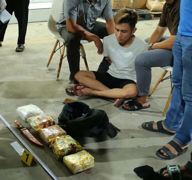 Triệt phá đường dây ma túy xuyên quốc gia, thu giữ hơn 20kg "hàng trắng"- Ảnh 2. Triệt phá đường dây ma túy xuyên quốc gia, thu giữ hơn 20kg "hàng trắng"- Ảnh 2.