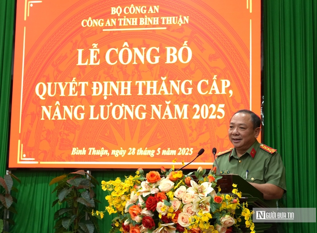 Hơn 690 cán bộ, chiến sĩ Công an Bình Thuận được thăng cấp bậc hàm và nâng bậc lương- Ảnh 3. Hơn 690 cán bộ, chiến sĩ Công an Bình Thuận được thăng cấp bậc hàm và nâng bậc lương- Ảnh 3.
