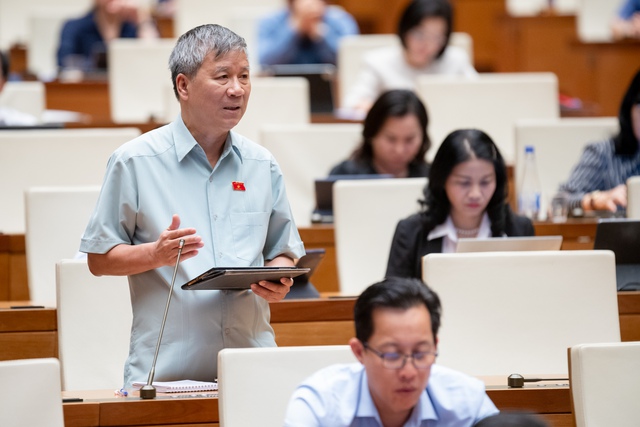 Đại biểu Quốc hội nói ngưỡng mộ người phát biểu không cầm giấy đọc- Ảnh 1. Đại biểu Quốc hội nói ngưỡng mộ người phát biểu không cầm giấy đọc- Ảnh 1.