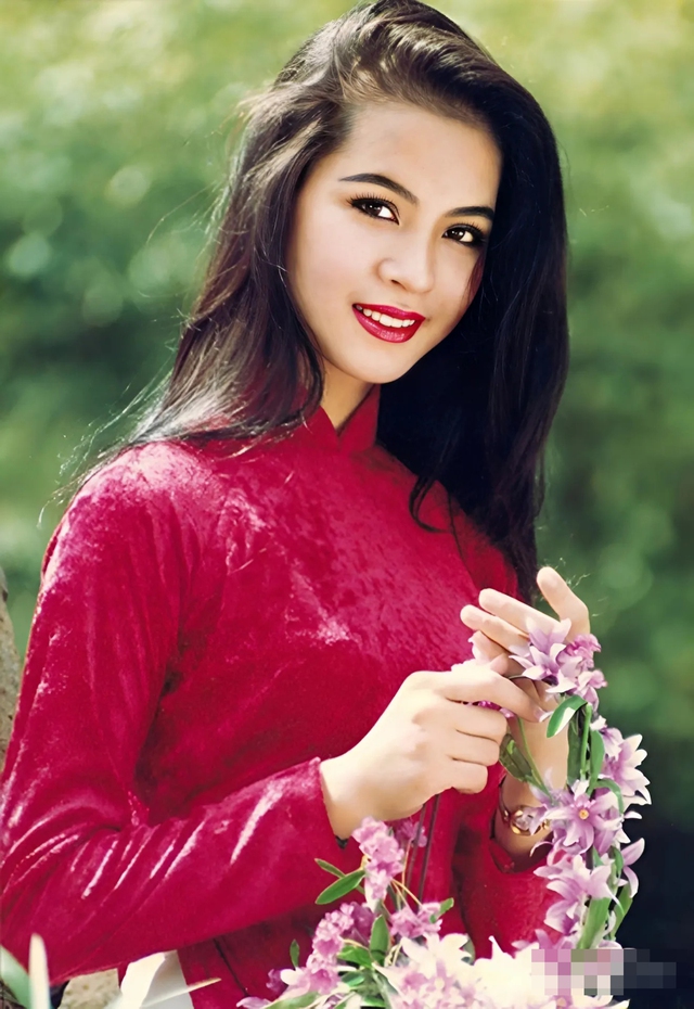 "Người đẹp không tuổi" sống một mình trong biệt thự mặt tiền, rộng 800m2, nhan sắc tuổi 52 tuổi gây sốt- Ảnh 1.