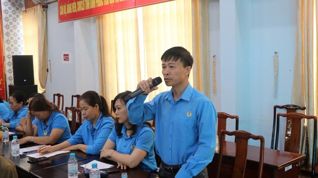 Phát huy vai trò của tổ chức Công đoàn trong việc góp ý sửa đổi, bổ sung Hiến pháp năm 2013- Ảnh 6. Phát huy vai trò của tổ chức Công đoàn trong việc góp ý sửa đổi, bổ sung Hiến pháp năm 2013- Ảnh 6.
