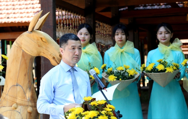 Những người "thắp lửa" làng nghề- Ảnh 4. Những người "thắp lửa" làng nghề- Ảnh 4.