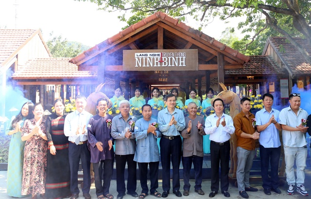 Những người "thắp lửa" làng nghề- Ảnh 3. Những người "thắp lửa" làng nghề- Ảnh 3.