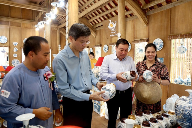https://nguoiduatin.mediacdn.vn/thumb_w/640/84137818385850368/2025/5/3/z65614751952421263dd29dcebc91bade16ec264843de6-1746260538017223170898.jpg