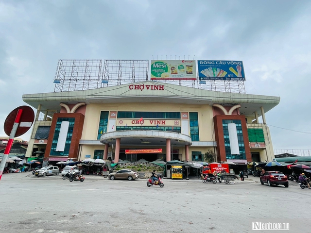 Hé lộ nguyên nhân khiến hàng loạt ki ốt chợ lớn nhất Nghệ An bất ngờ đóng cửa- Ảnh 1. Hé lộ nguyên nhân khiến hàng loạt ki ốt chợ lớn nhất Nghệ An bất ngờ đóng cửa- Ảnh 1.