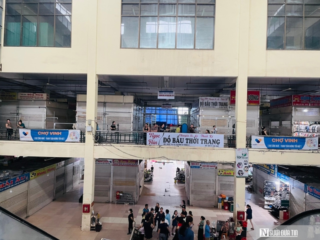 Hé lộ nguyên nhân khiến hàng loạt ki ốt chợ lớn nhất Nghệ An bất ngờ đóng cửa- Ảnh 9. Hé lộ nguyên nhân khiến hàng loạt ki ốt chợ lớn nhất Nghệ An bất ngờ đóng cửa- Ảnh 9.