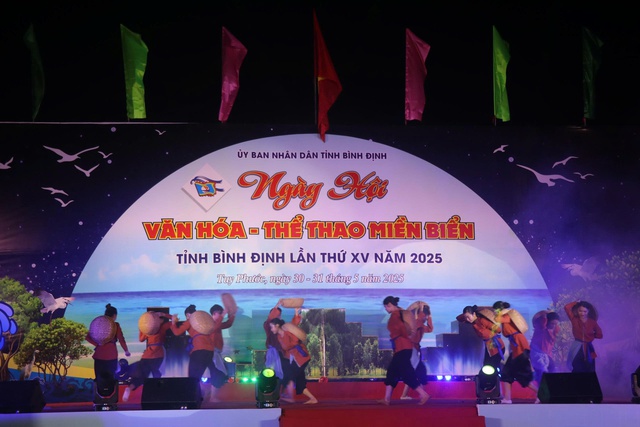 Ngày hội Văn hóa - Thể thao miền biển Bình Định đậm đà bản sắc quê hương- Ảnh 2. Ngày hội Văn hóa - Thể thao miền biển Bình Định đậm đà bản sắc quê hương- Ảnh 2.