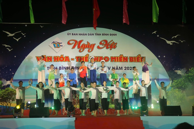 Ngày hội Văn hóa - Thể thao miền biển Bình Định đậm đà bản sắc quê hương- Ảnh 3. Ngày hội Văn hóa - Thể thao miền biển Bình Định đậm đà bản sắc quê hương- Ảnh 3.