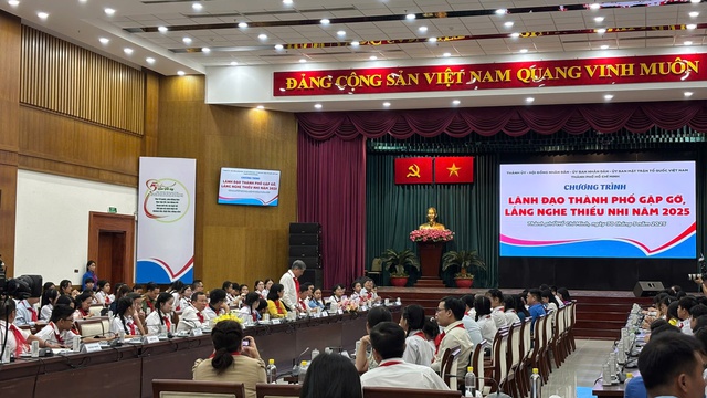 Lãnh đạo Tp.HCM lắng nghe ý kiến thiếu nhi- Ảnh 2. Lãnh đạo Tp.HCM lắng nghe ý kiến thiếu nhi- Ảnh 2.