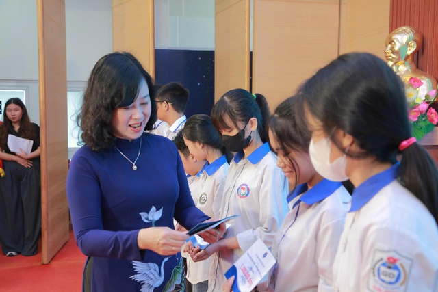 Bộ trưởng Y tế: Ưu tiên nguồn lực và huy động toàn xã hội chăm lo, bảo vệ trẻ em- Ảnh 2. Bộ trưởng Y tế: Ưu tiên nguồn lực và huy động toàn xã hội chăm lo, bảo vệ trẻ em- Ảnh 2.
