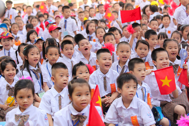 Bản tin 5/5: Hà Nội tuyển sinh đầu cấp theo tiêu chí "học gần nhà"- Ảnh 1. Bản tin 5/5: Hà Nội tuyển sinh đầu cấp theo tiêu chí "học gần nhà"- Ảnh 1.