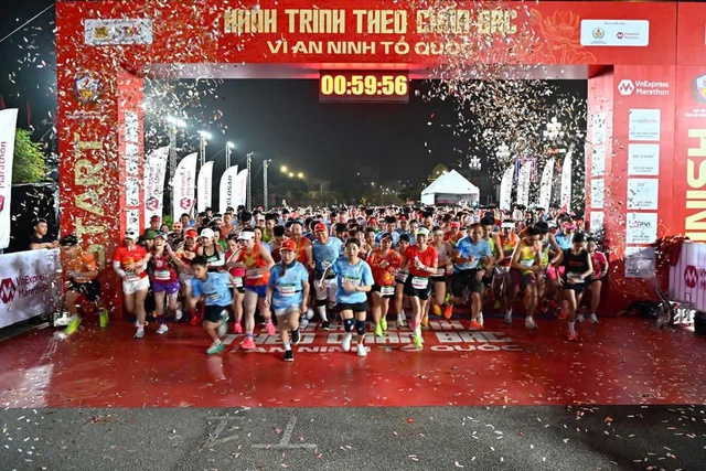 Những hình ảnh đẹp giải chạy “Hành trình theo chân Bác - Vì an ninh Tổ quốc” 2025- Ảnh 1. Những hình ảnh đẹp giải chạy “Hành trình theo chân Bác - Vì an ninh Tổ quốc” 2025- Ảnh 1.