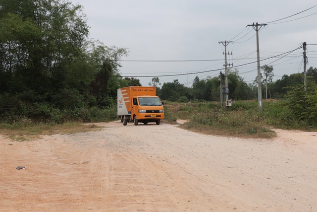 5 năm làm chưa xong tuyến đường 2km ở Quảng Nam- Ảnh 1. 5 năm làm chưa xong tuyến đường 2km ở Quảng Nam- Ảnh 1.