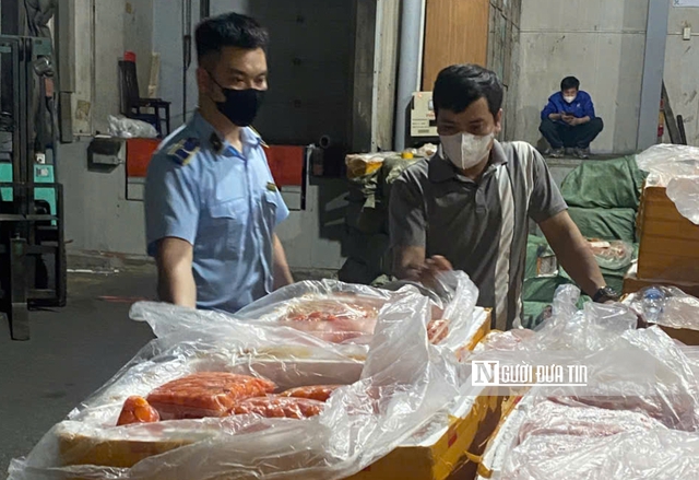 Cận cảnh hơn 7 tấn nội tạng động vật bốc mùi nồng nặc tìm đường tiêu thụ tại Hà Nội- Ảnh 1. Cận cảnh hơn 7 tấn nội tạng động vật bốc mùi nồng nặc tìm đường tiêu thụ tại Hà Nội- Ảnh 1.