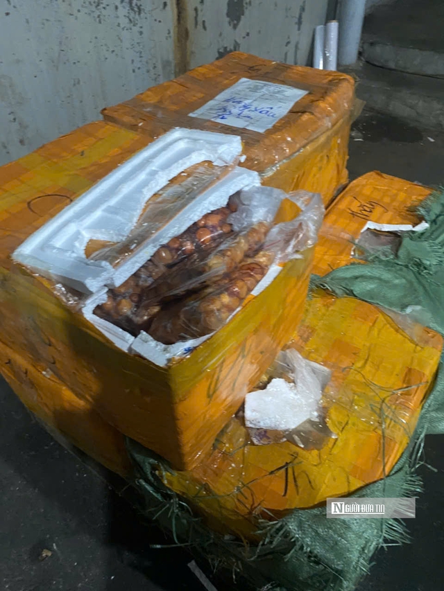 Cận cảnh hơn 7 tấn nội tạng động vật bốc mùi nồng nặc tìm đường tiêu thụ tại Hà Nội- Ảnh 5. Cận cảnh hơn 7 tấn nội tạng động vật bốc mùi nồng nặc tìm đường tiêu thụ tại Hà Nội- Ảnh 5.