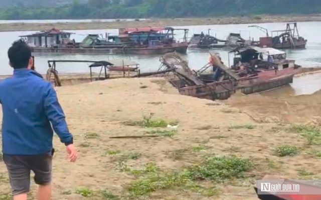 Nghệ An chấn chỉnh công tác khai thác cát sỏi trên địa bàn- Ảnh 3. Nghệ An chấn chỉnh công tác khai thác cát sỏi trên địa bàn- Ảnh 3.