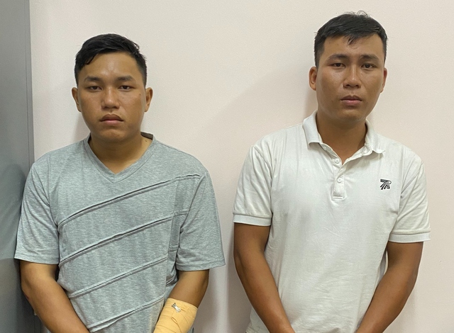 Bắt 2 anh em ruột dùng búa cướp tiệm vàng ở TP.HCM- Ảnh 1. Bắt 2 anh em ruột dùng búa cướp tiệm vàng ở TP.HCM- Ảnh 1.