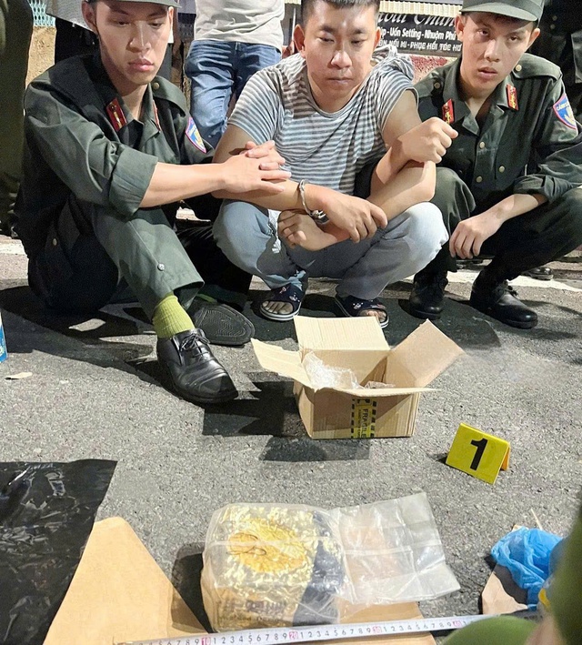 Tâm sự nghẹn ngào của tài xế xe dịch vụ, "mắt xích" trong đường dây ma túy triệu đô- Ảnh 1. Tâm sự nghẹn ngào của tài xế xe dịch vụ, "mắt xích" trong đường dây ma túy triệu đô- Ảnh 1.