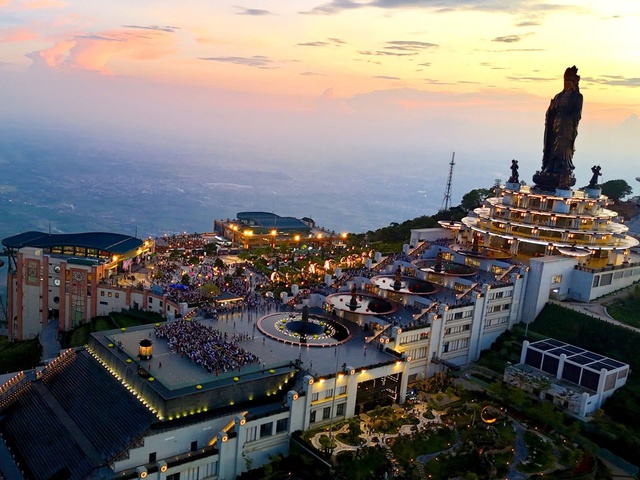 Núi Bà Đen đón đại biểu về tham dự đại lễ Vesak 2025- Ảnh 2. Núi Bà Đen đón đại biểu về tham dự đại lễ Vesak 2025- Ảnh 2.