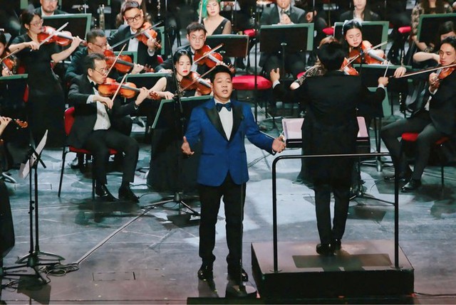 NSND Quốc Hưng: Xúc động khi hát “Việt Nam quê hương tôi” tại nơi đặc biệt- Ảnh 3. NSND Quốc Hưng: Xúc động khi hát “Việt Nam quê hương tôi” tại nơi đặc biệt- Ảnh 3.