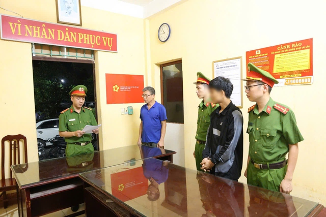 Tạm giữ người đàn ông hành hung điều dưỡng tại Bệnh viện Nam Định- Ảnh 1. Tạm giữ người đàn ông hành hung điều dưỡng tại Bệnh viện Nam Định- Ảnh 1.