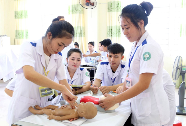 Bản tin 10/5: Các trường Y Dược đồng loạt tăng học phí, cao nhất gần 130 triệu đồng/năm- Ảnh 1. Bản tin 10/5: Các trường Y Dược đồng loạt tăng học phí, cao nhất gần 130 triệu đồng/năm- Ảnh 1.