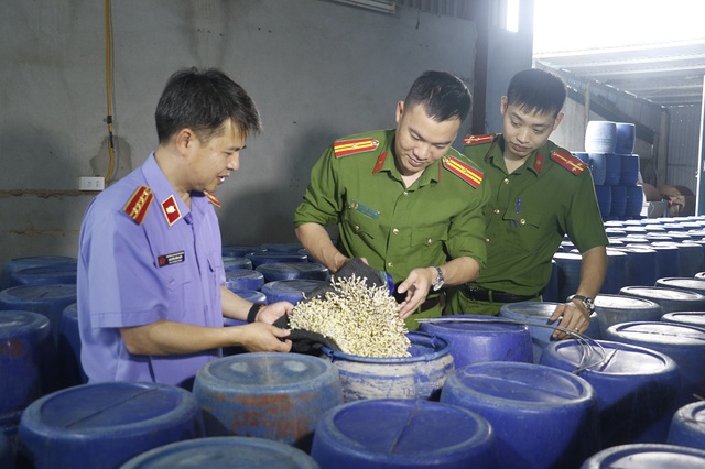 Nghệ An quyết liệt ngăn chặn buôn lậu, gian lận thương mại và hàng giả- Ảnh 1. Nghệ An quyết liệt ngăn chặn buôn lậu, gian lận thương mại và hàng giả- Ảnh 1.