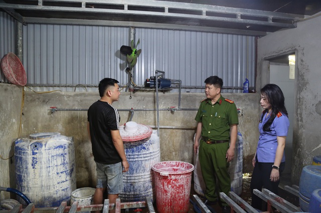 Nghệ An quyết liệt ngăn chặn buôn lậu, gian lận thương mại và hàng giả- Ảnh 5. Nghệ An quyết liệt ngăn chặn buôn lậu, gian lận thương mại và hàng giả- Ảnh 5.