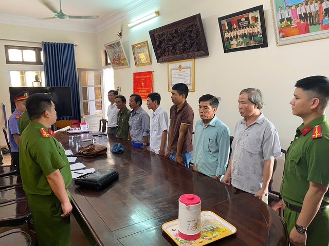 Khởi tố 5 đối tượng ở Huế đánh bạc dưới hình thức xóc dĩa- Ảnh 1. Khởi tố 5 đối tượng ở Huế đánh bạc dưới hình thức xóc dĩa- Ảnh 1.