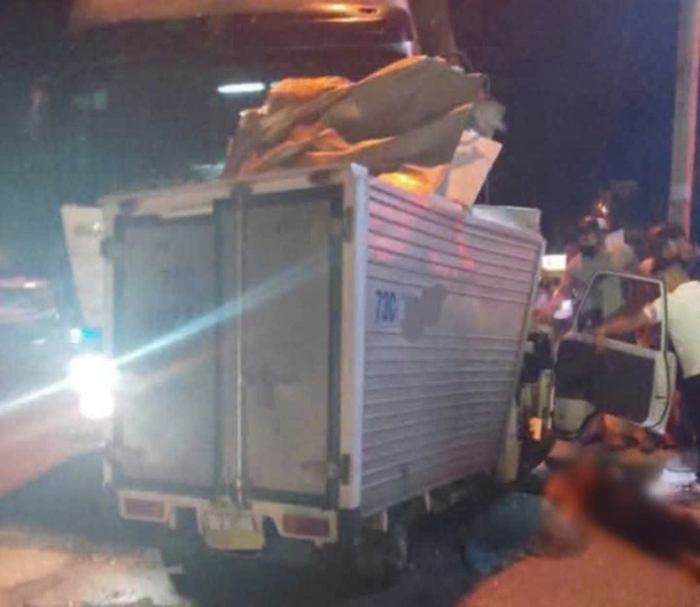 Hiện trường thảm khốc vụ tai nạn trên Quốc lộ 1- Ảnh 2. Hiện trường thảm khốc vụ tai nạn trên Quốc lộ 1- Ảnh 2.