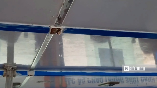 Phập phồng nỗi lo an toàn mùa cao điểm du lịch (kỳ 3): Chở quá tải dưới biển, xe "hết đát" trên bờ- Ảnh 4. Phập phồng nỗi lo an toàn mùa cao điểm du lịch (kỳ 3): Chở quá tải dưới biển, xe "hết đát" trên bờ- Ảnh 4.