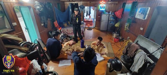Bắt chủ tịch công ty bán hóa đơn khống để hợp thức hóa cát khai thác trái phép- Ảnh 1. Bắt chủ tịch công ty bán hóa đơn khống để hợp thức hóa cát khai thác trái phép- Ảnh 1.