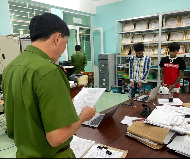 Mâu thuẫn, nam thanh niên rủ bạn chém trọng thương đối thủ- Ảnh 1. Mâu thuẫn, nam thanh niên rủ bạn chém trọng thương đối thủ- Ảnh 1.