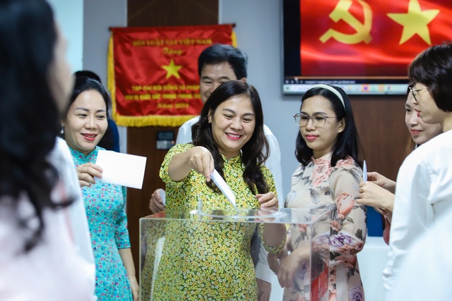 Chi bộ Tạp chí Đời sống và Pháp luật tổ chức thành công Đại hội nhiệm kỳ 2025-2027- Ảnh 7. Chi bộ Tạp chí Đời sống và Pháp luật tổ chức thành công Đại hội nhiệm kỳ 2025-2027- Ảnh 7.