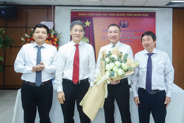 Chi bộ Tạp chí Đời sống và Pháp luật tổ chức thành công Đại hội nhiệm kỳ 2025-2027- Ảnh 8. Chi bộ Tạp chí Đời sống và Pháp luật tổ chức thành công Đại hội nhiệm kỳ 2025-2027- Ảnh 8.
