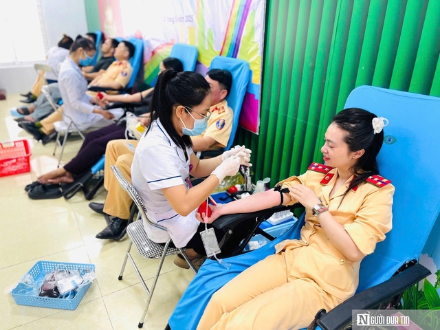 Nguồn dự trữ máu khan hiếm, nhiều bệnh nhân mỏi mòn chờ đợi- Ảnh 4. Nguồn dự trữ máu khan hiếm, nhiều bệnh nhân mỏi mòn chờ đợi- Ảnh 4.