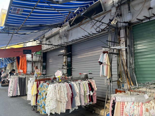 Cảnh hiếm thấy tại "chợ sinh viên" lớn nhất quận Cầu Giấy- Ảnh 5. Cảnh hiếm thấy tại "chợ sinh viên" lớn nhất quận Cầu Giấy- Ảnh 5.