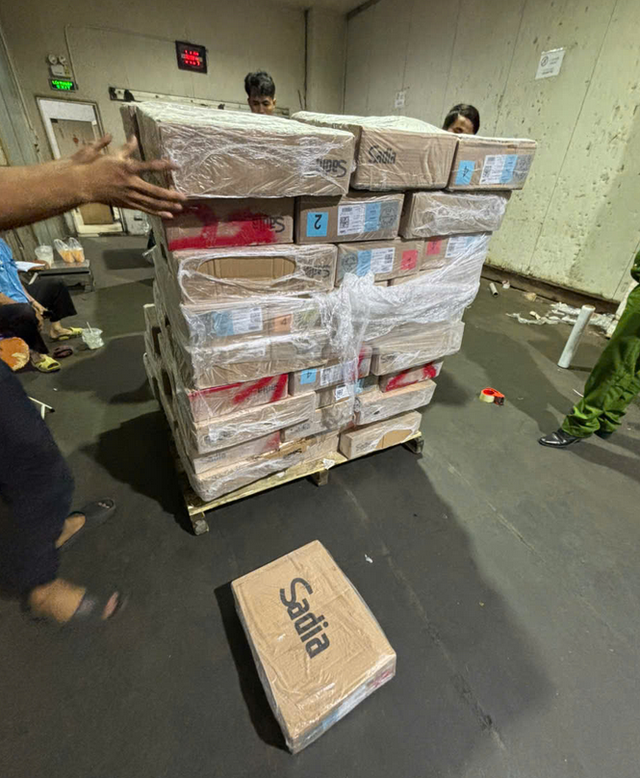 Công an Tp.HCM phát hiện gần 70 tấn nội tạng, thịt động vật không rõ nguồn gốc- Ảnh 4. Công an Tp.HCM phát hiện gần 70 tấn nội tạng, thịt động vật không rõ nguồn gốc- Ảnh 4.