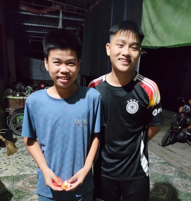 Tiết lộ bất ngờ về số trang sức màu vàng 2 thiếu niên nhặt được- Ảnh 1. Tiết lộ bất ngờ về số trang sức màu vàng 2 thiếu niên nhặt được- Ảnh 1.