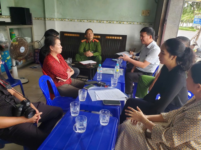 Xác minh thông tin du khách bị tài xế xe điện "mồi chài" đưa tới quán hải sản ôi thiu- Ảnh 1. Xác minh thông tin du khách bị tài xế xe điện "mồi chài" đưa tới quán hải sản ôi thiu- Ảnh 1.