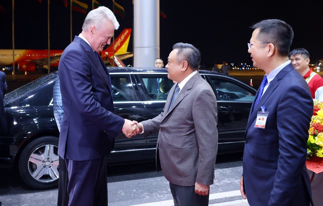 Tổng thống Litva đến Hà Nội trên chuyên cơ Vietjet- Ảnh 7. Tổng thống Litva đến Hà Nội trên chuyên cơ Vietjet- Ảnh 7.